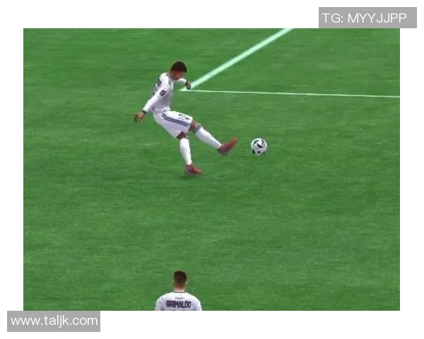 短发球星在绿茵场上的精彩瞬间与卓越表现解析